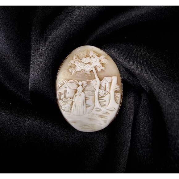 Antique Hand-Carved Shell Cameo Brooch With Romantic Village Scene & Gold-Tone - Picture 2 of 6